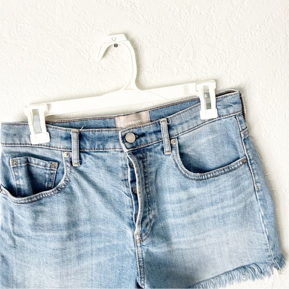 Everlane Shorts Women's 28 Cheeky Short Light Wash Raw Hem Boho Summer - Picture 3 of 6